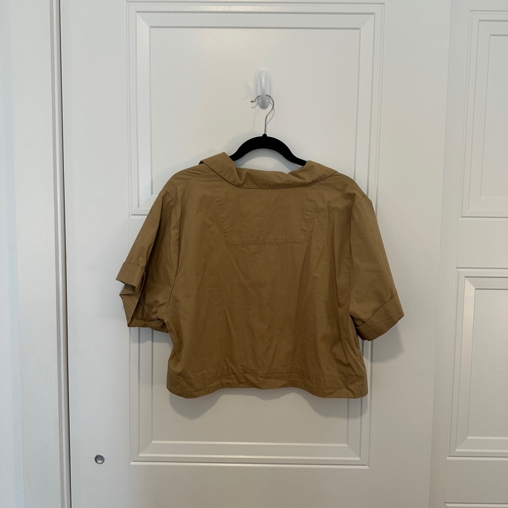 Banana Republic Tan Short Sleeve Button-Up Cropped Shirt - Picture 2 of 3